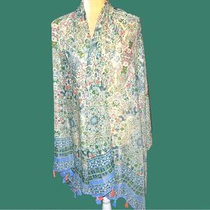 Pretty,  large scarf, with cute design and fringe tassel hem!